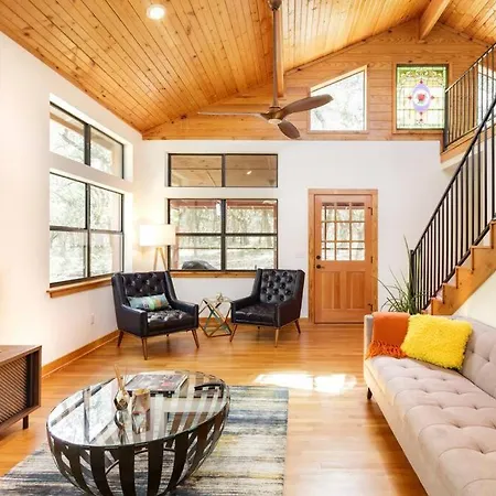 Get Back To Nature At Secluded Hill Country Oasis